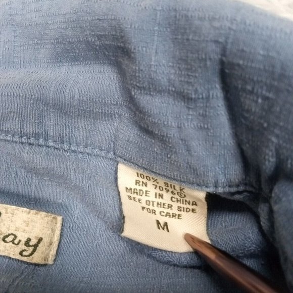 Batik Bay Mens Shirt Button Up Blue M Short Sleeve Pocket Silk Floral Hawaiian - Picture 9 of 9